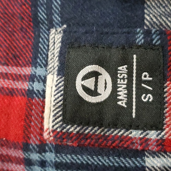 Amnesia Mens Button up Flannel Long Sleeve Size Small - Picture 3 of 10